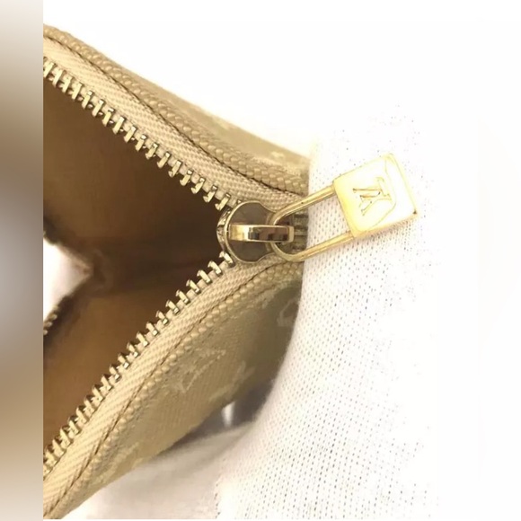 Louis Vuitton Monogram Mini Port Monnaie Rond
Coin Purse RARE! - Picture 6 of 8